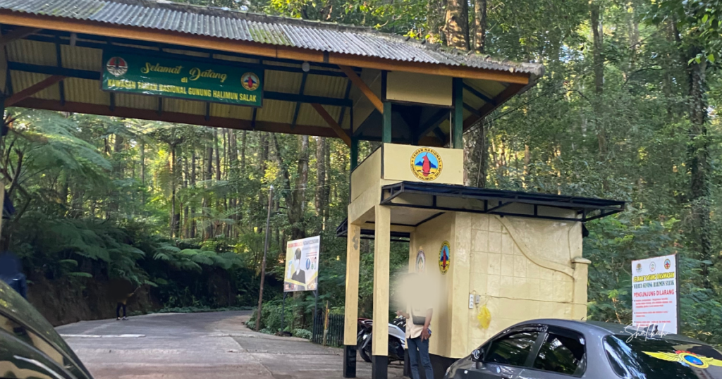 Pintu Masuk Taman Nasional Gunung Halimun