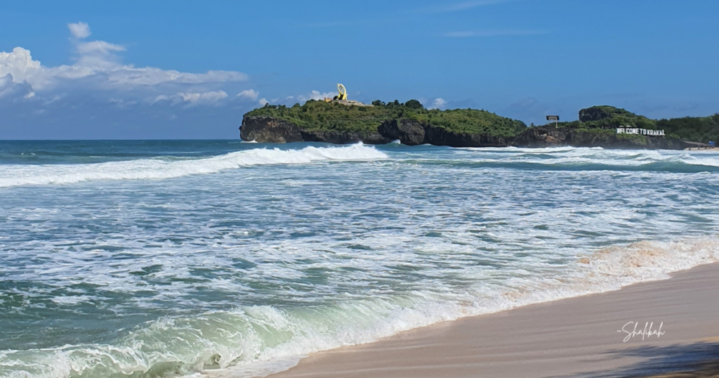 Pantai Krakal - Pantai di Selatan Gunung Kidul yang menjadi favorit para surfer