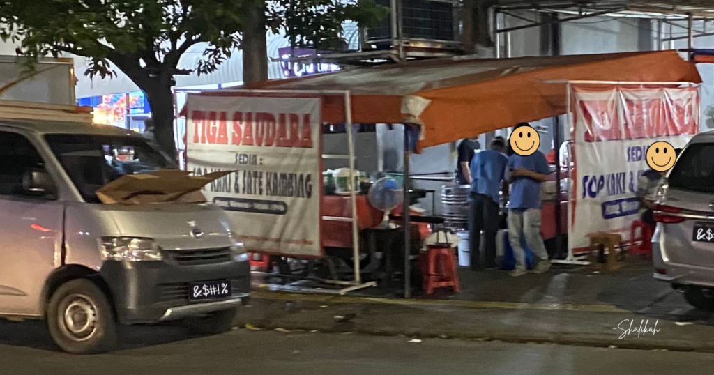 Sop Kaki Kambing Tiga Saudara di Jalan Raya Jatiwaringin