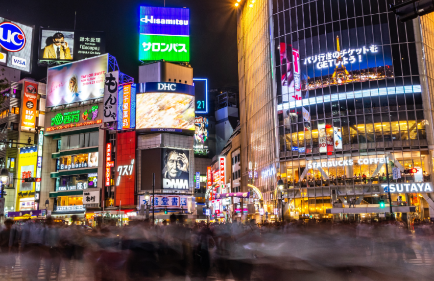 Shibuya Crossing di malam hari